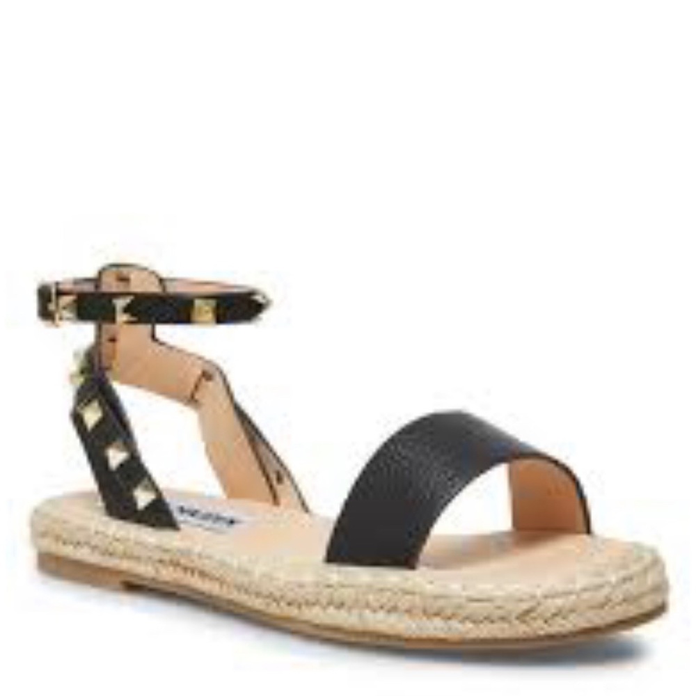 Steve Madden black studded Sandals size 8, very good condition.